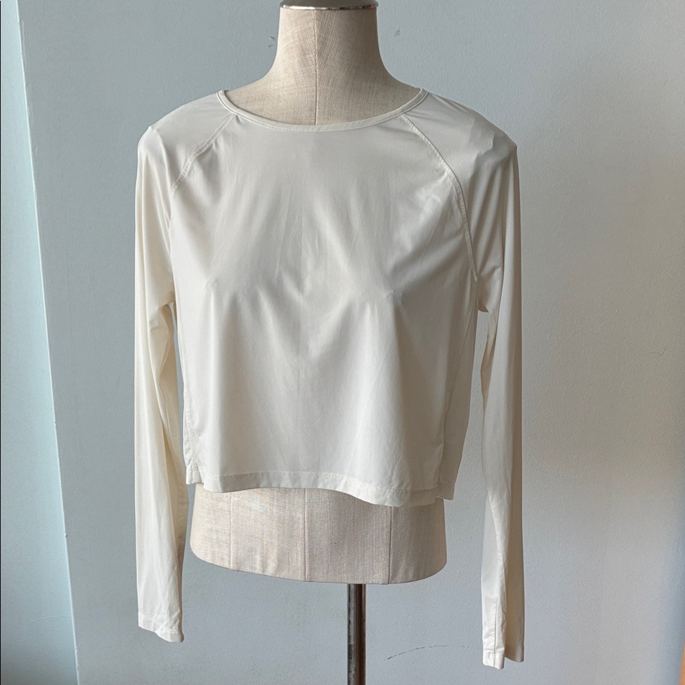 FWD small women’s cream long sleeve